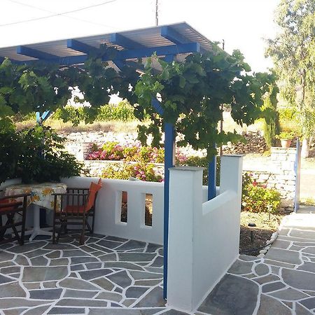 Oasis Apartment Piso Livadi Exterior photo