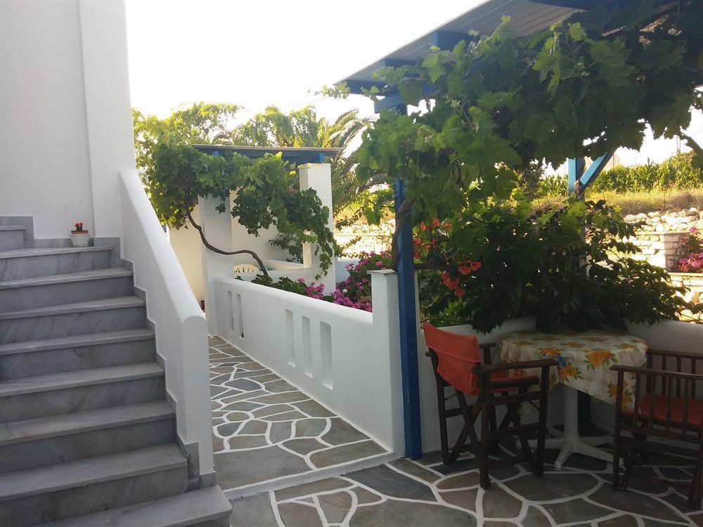 Oasis Apartment Piso Livadi Exterior photo