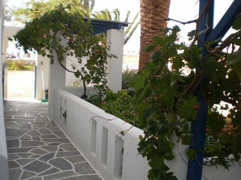 Oasis Apartment Piso Livadi Exterior photo